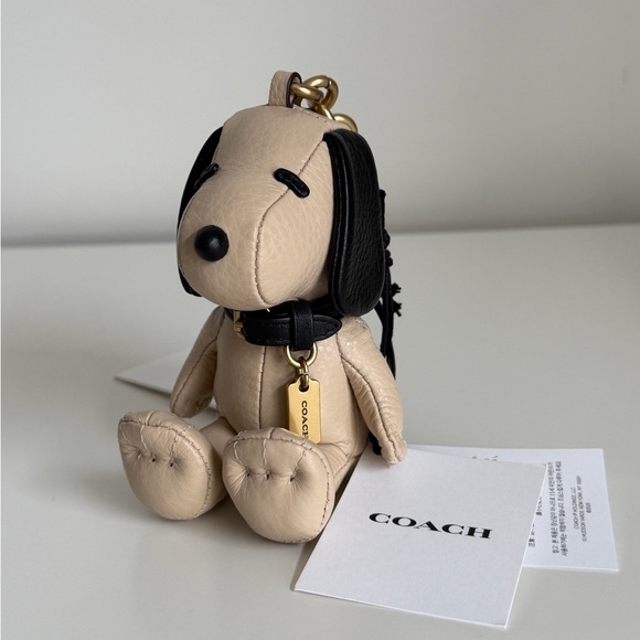 Rare Coach X Peanuts Snoopy Bag Charm Keychain - Picture 3 of 5